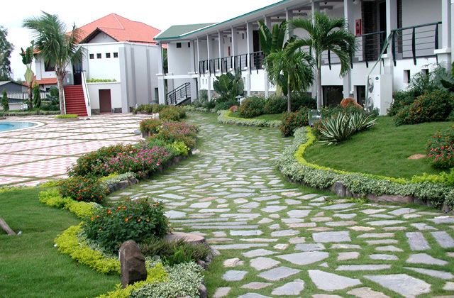 Gạch lát sân loại nào tốt 
